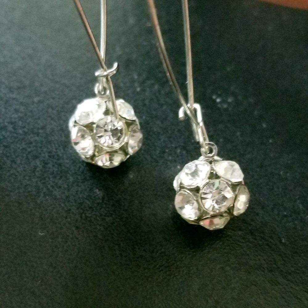 Dangle earrings - Picture 2 of 3